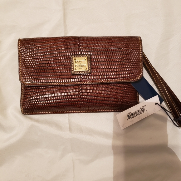 Dooney & Bourke wallet - Picture 1 of 3